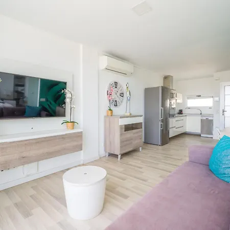 House In Near Playa De Amadores Tatil Evi