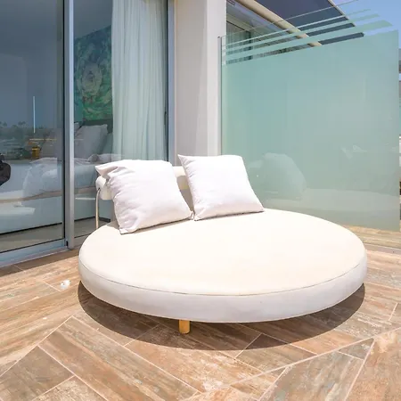 House In Near Playa De Amadores *